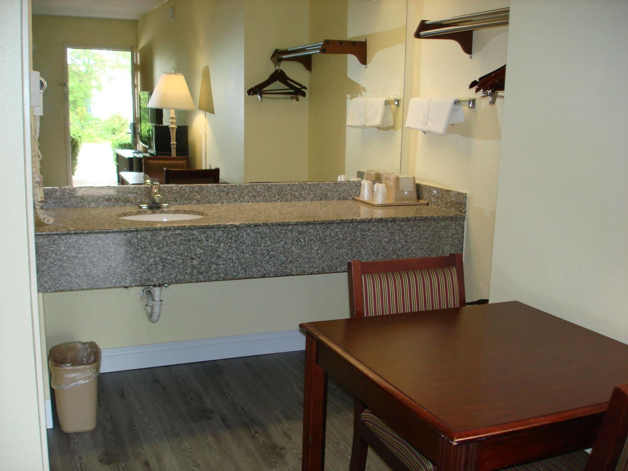 Econo Lodge Texarkana I-30 Esterno foto